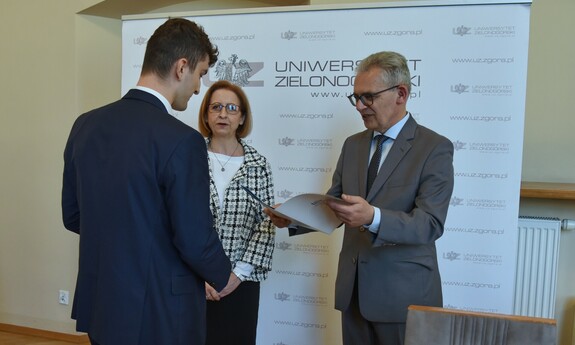 Dwóch studentów UZ otrzymało stypendium ministra nauki za znaczące osiągnięcia naukowe, artystyczne lub sportowe na rok akademicki 2023/2024